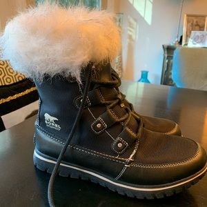 Like new Sorel Snow boots